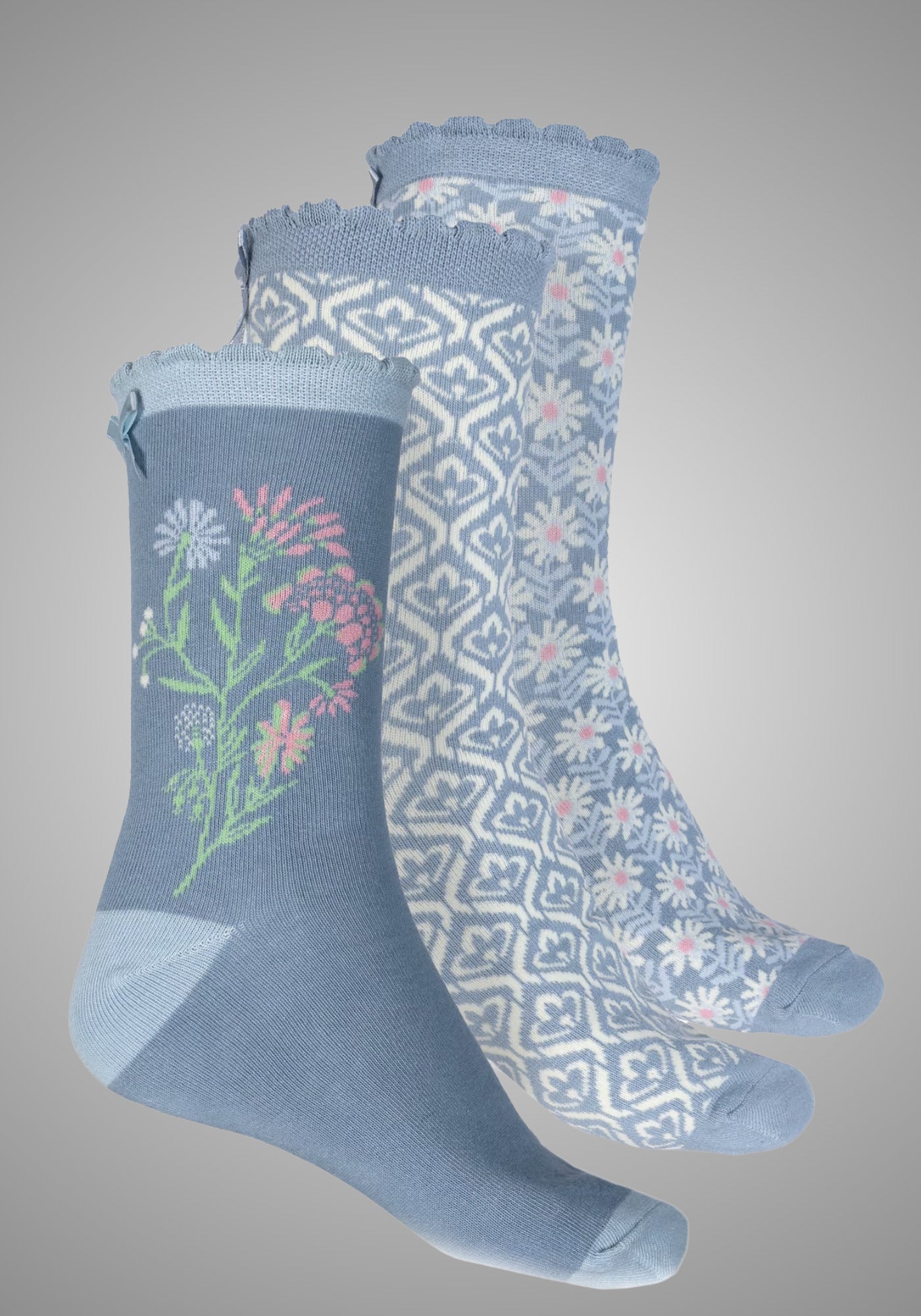 Drei farbenfrohe Sockenpaare im Dekokarton mit hohem Baumwollanteil und bequemer Passform (Groesse 37-41).