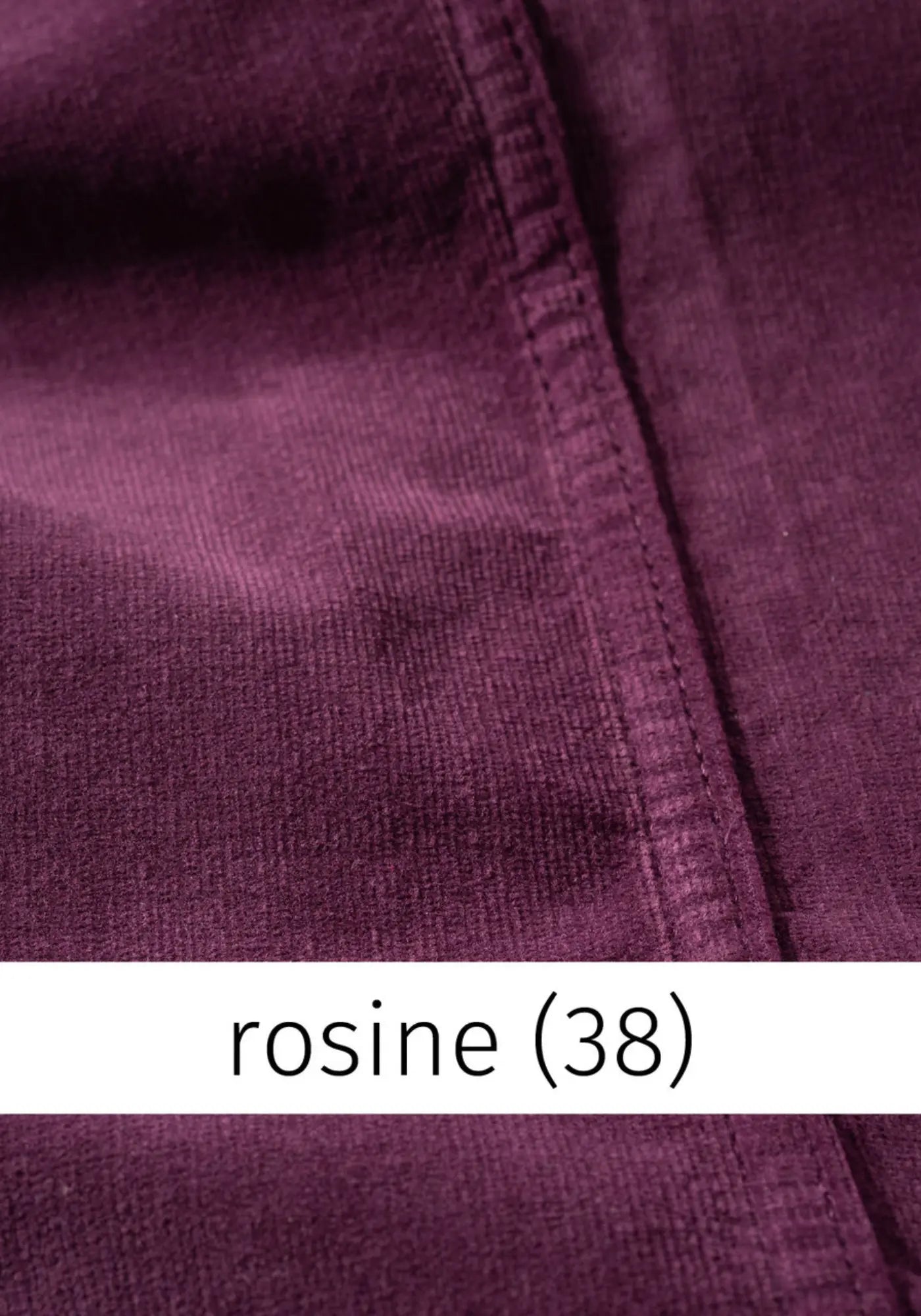 Detailansicht der Cordhose in Rosine aus Bio-Baumwolle, GOTS-zertifiziert, HEIDEKÖNIGIN.