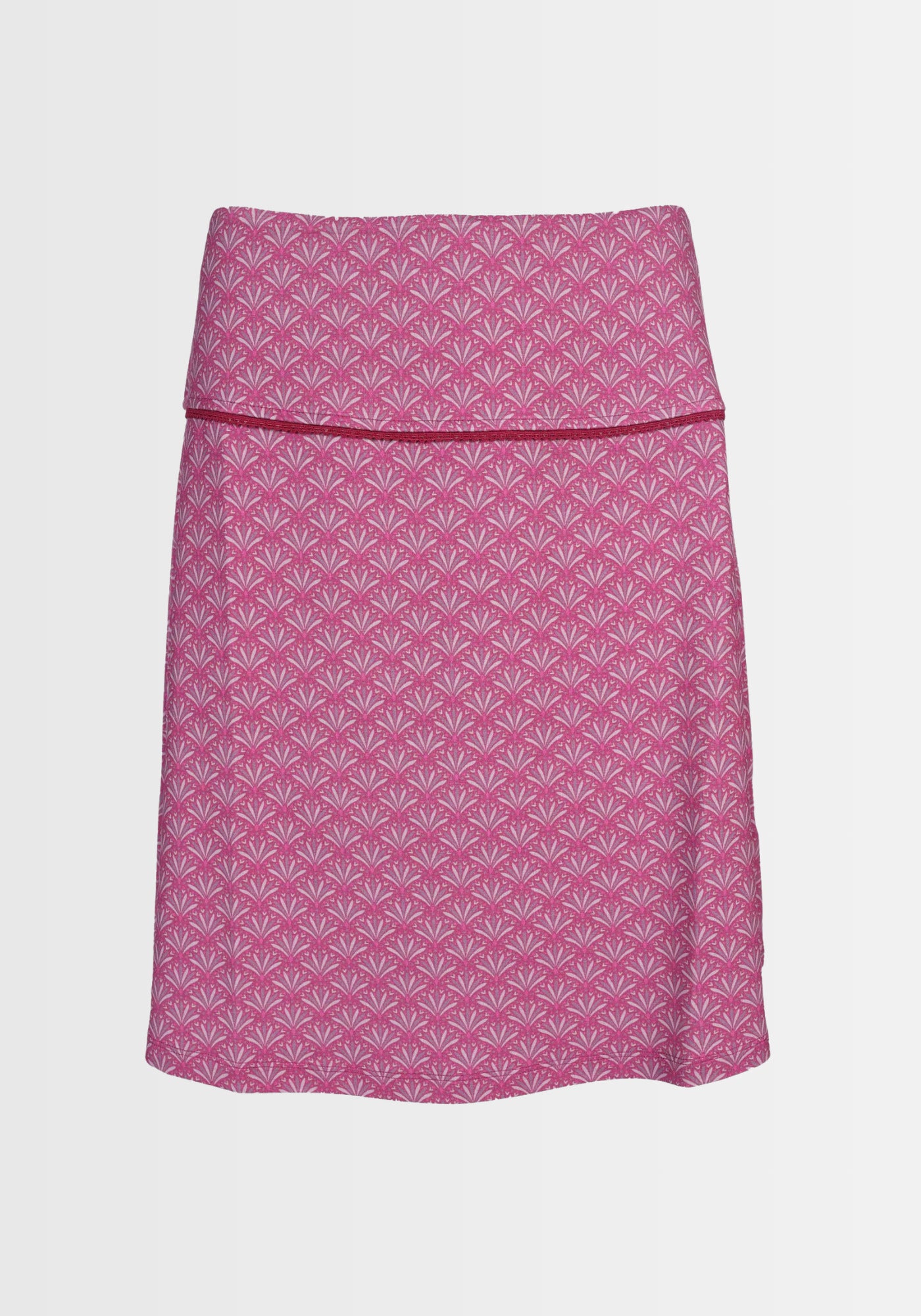 Freigestellte Ansicht des Rocks „Amanda“ in Himbeerrot mit frühlingshaftem Federprint. Dank des elastischen, breiten Bündchens und weicher Viskose-Elasthan-Mischung bietet dieser A-Linien-Rock hohen Tragekomfort.