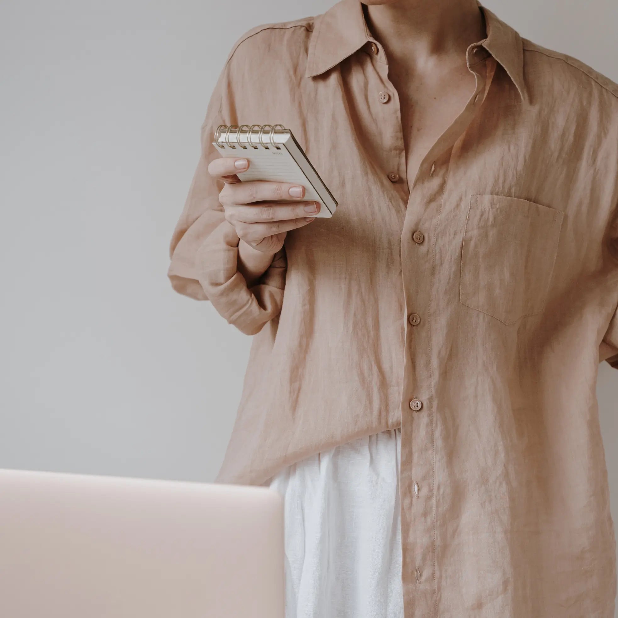 Nachhaltige Herbstkollektion 2024 – Kuschelige Strickmode, elegante Jacken und stilvolle Accessoires für einen bewussten und modischen Herbst.