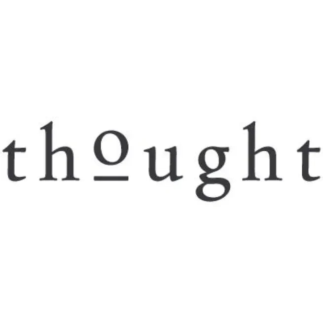 Thought Logo – nachhaltige Mode aus natürlichen und recycelten Materialien, mit Fokus auf verantwortungsvolle Produktion.
