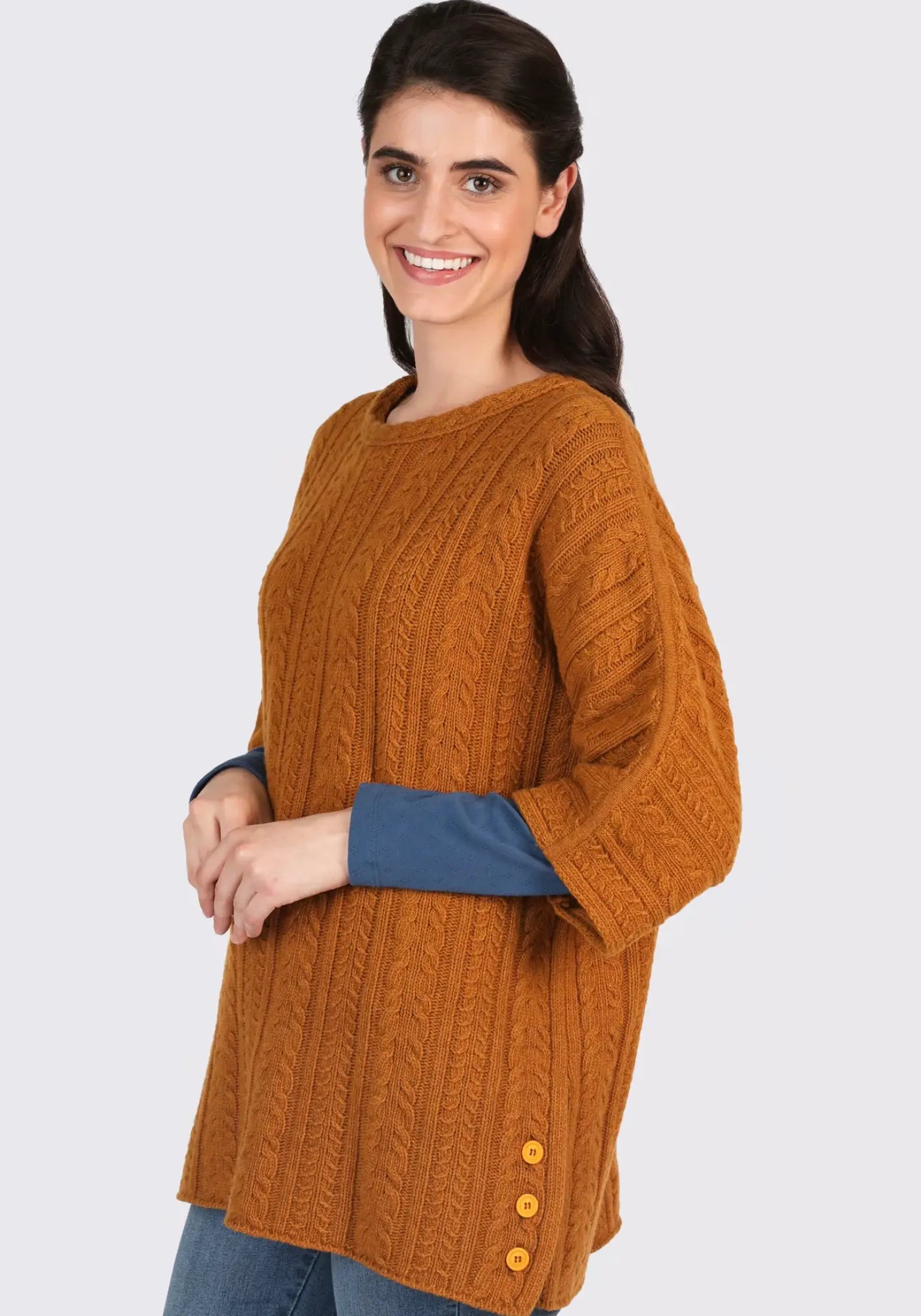 Mitzi Pullover - Dein eleganter Allrounder für jeden Tag. Mit seiner lockeren Passform und dem trendigen Cable-Muster wird er zu deinem neuen Lieblingsteil.