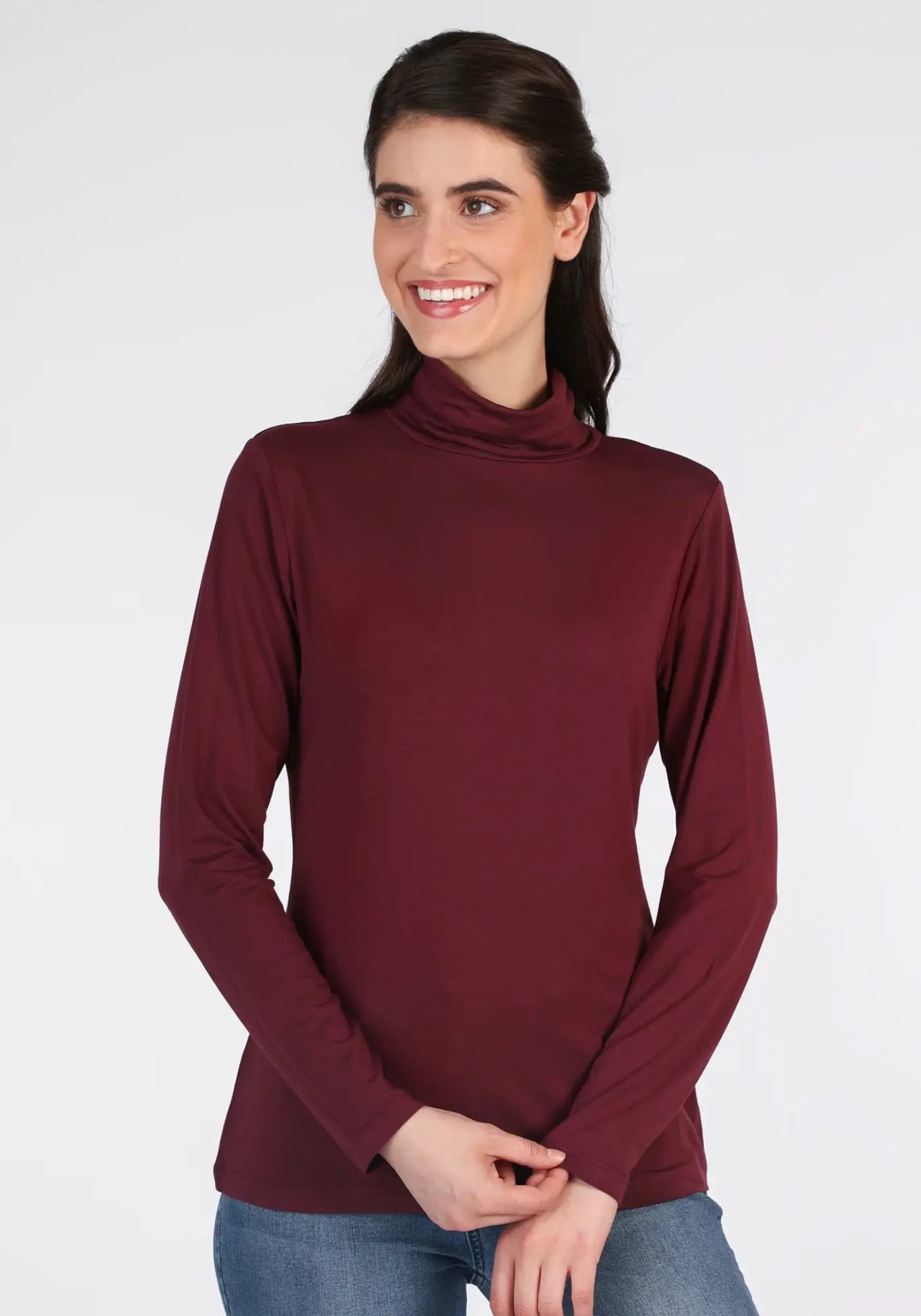 Das Adaa Rollkragenshirt in Rot ist ein Must-Have für jede Garderobe. Mit seinem weichen Stoff und eleganten Rollkragen lässt es sich vielseitig kombinieren.