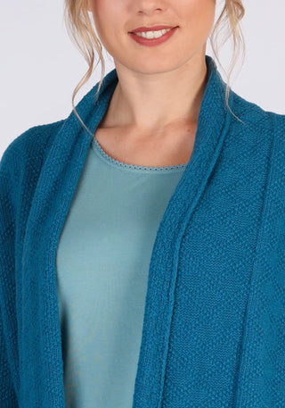 Mit der Ebbie Strickjacke in Hellblau genießt du Komfort und Eleganz in einem. Der weiche Wollmix und die offene Passform machen sie zu einem echten Lieblingsstück.