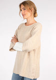 Mitzi Pullover in Beige: Weiche Lambswool, lässiger Schnitt und stylisches Design. Vielseitig kombinierbar und perfekt für entspannte Looks!