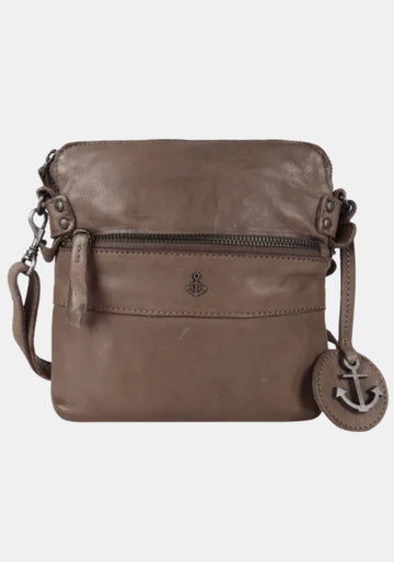 Anker-Anhänger an Tasche Taliza Harbour 2nd gezeigt aus gewaschenem Rindleder – dusty