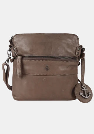 Anker-Anhänger an Tasche Taliza Harbour 2nd gezeigt aus gewaschenem Rindleder – dusty