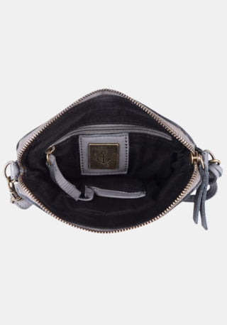 Geöffnete Tasche Taliza Harbour 2nd präsentiert aus gewaschenem Leder – dolphin grey | handgefertigt | Innenansicht